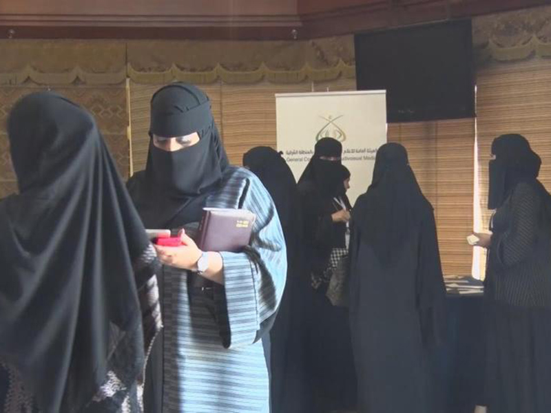 اضغط لمشاهدة الفيديو: حملة جديدة تطالب بتخصيص رواتب لربات البيوت في السعودية!